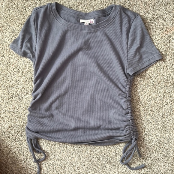 scrunched sides with a tie at the end - Picture 1 of 3